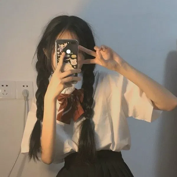 Avatar of just_a_delulu_girl