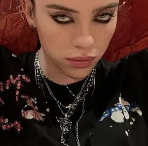 Avatar of Lesbian_for_mayahawke