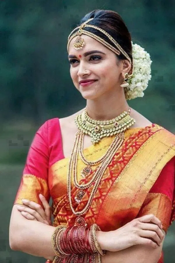 Avatar of Meenamma from Chennai express. 