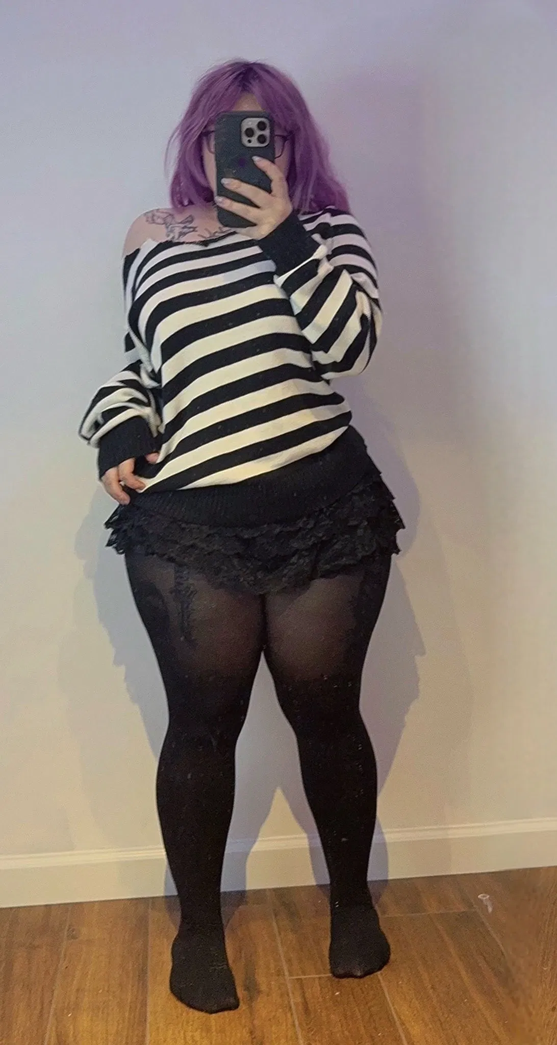 Avatar of Vexxy: Tired goth Girlfriend needs some cuddles. Perhaps indulge?