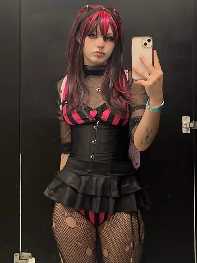 Avatar of Elise | Goth Rave  