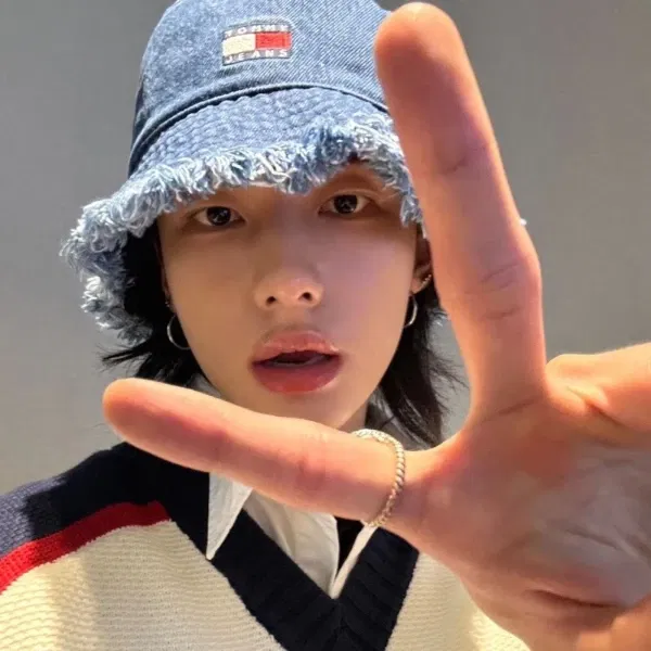 Avatar of Hwang Hyunjin (male majority AU)