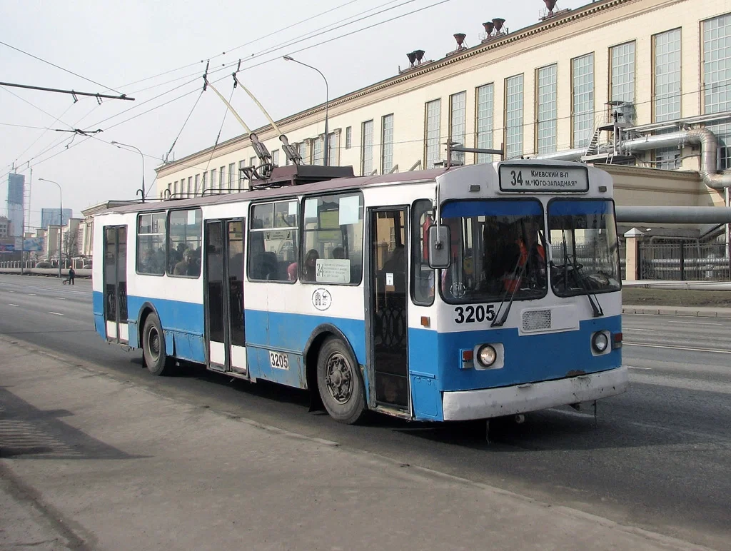 Avatar of A trolleybus that goes east 