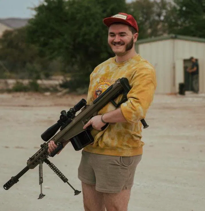 Avatar of Jschlatt | Teaching you about guns