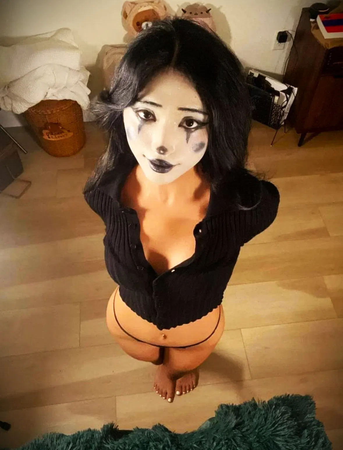 Avatar of Lia - your bedroom's annoying Ethereal Jester