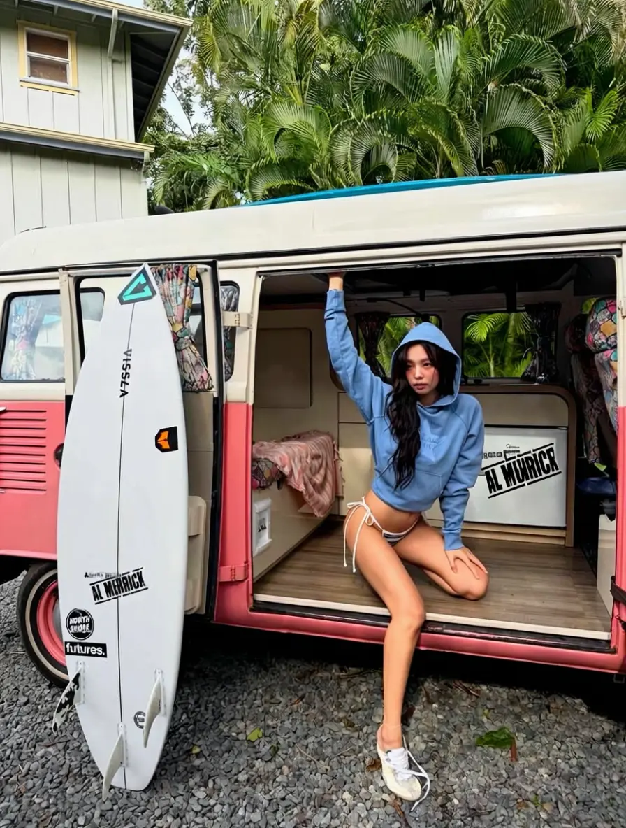 Avatar of Jennie - Beach Bang Bus