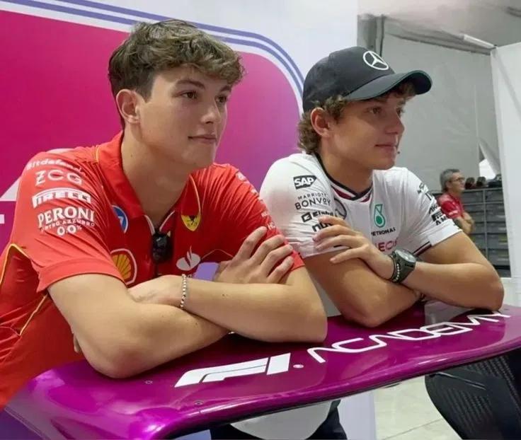 Avatar of Kimi & Ollie [Making Out]