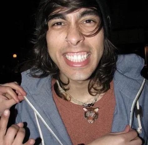 Avatar of Werewolf Boyfriend!Vic Fuentes.