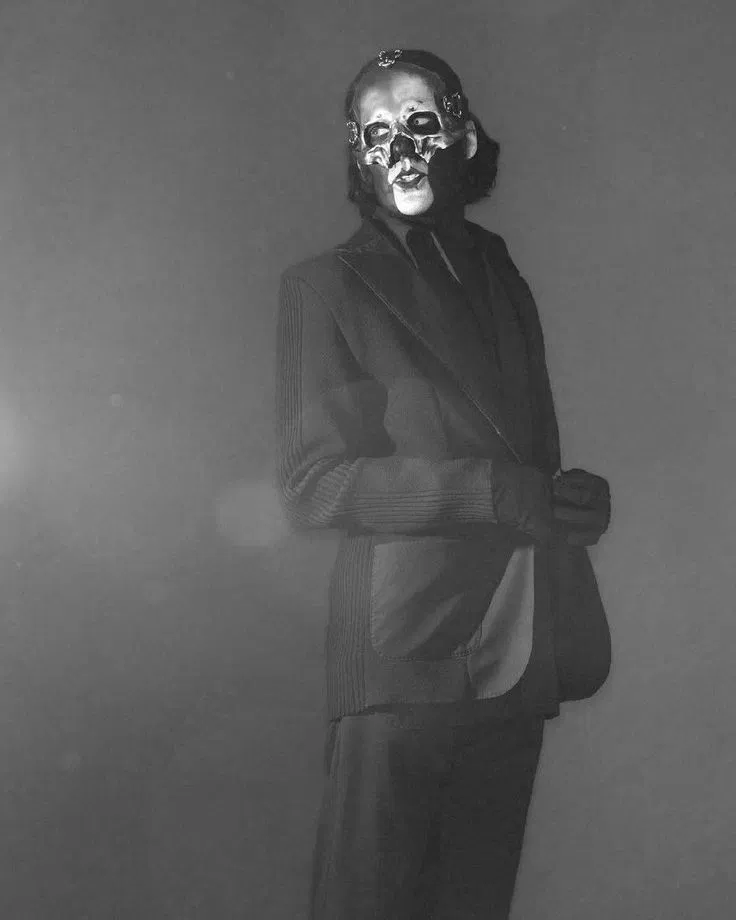 Avatar of Papa Emeritus V - Perpetua