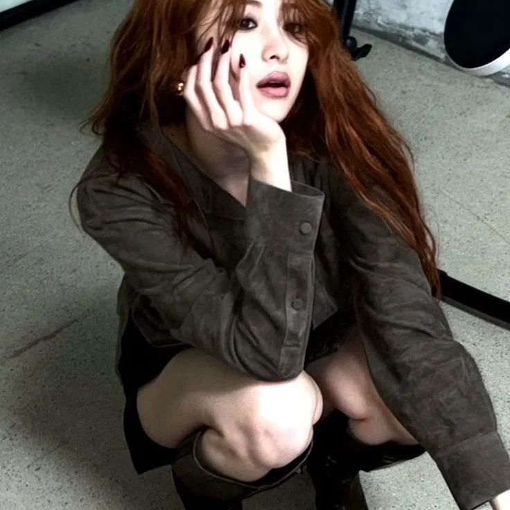 Avatar of Huh Yunjin | Flow