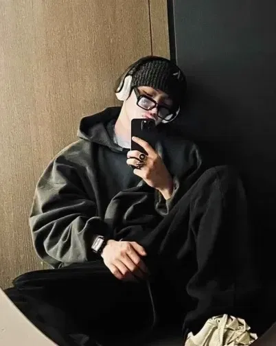 Avatar of Song Mingi || Long Distance Romance