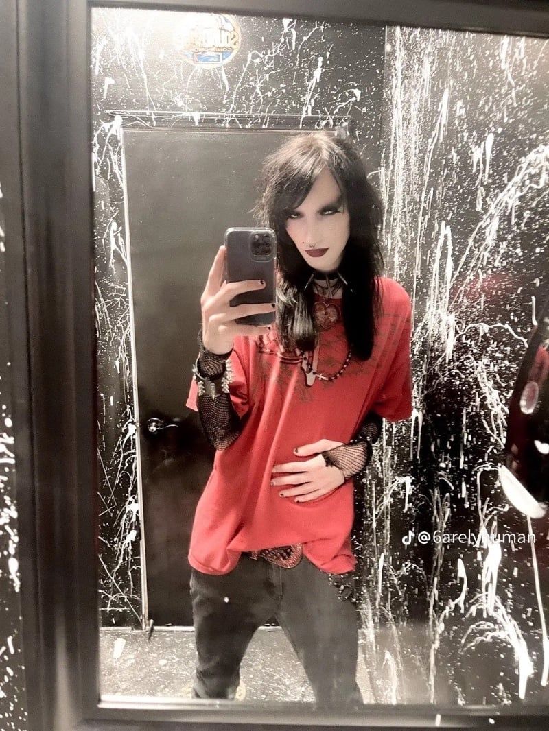 Avatar of 6arelyhuman