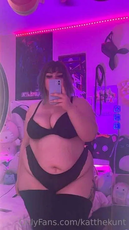 Avatar of Elenor (your chubby vampire roommate found ur nudie mags!)