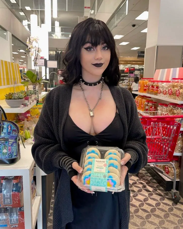 Avatar of Naomi and her favorite cookies