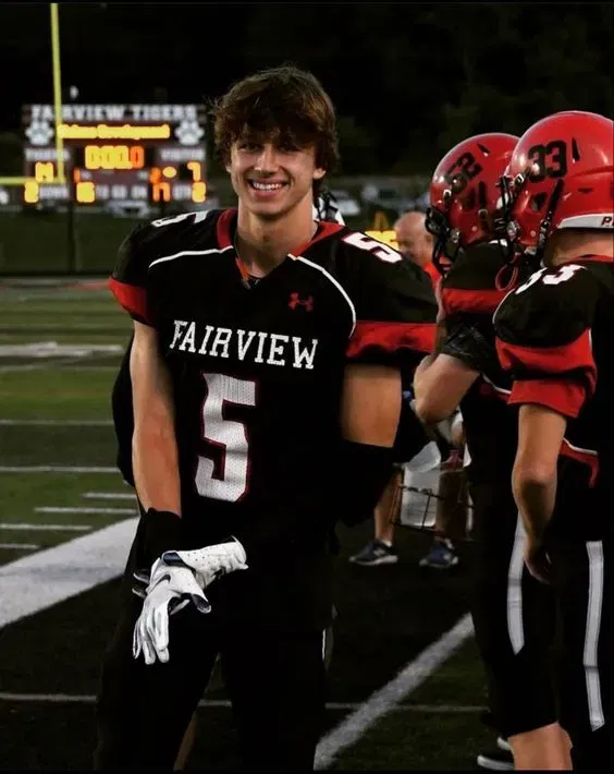 Avatar of ||Football boy|| Oliver Pines