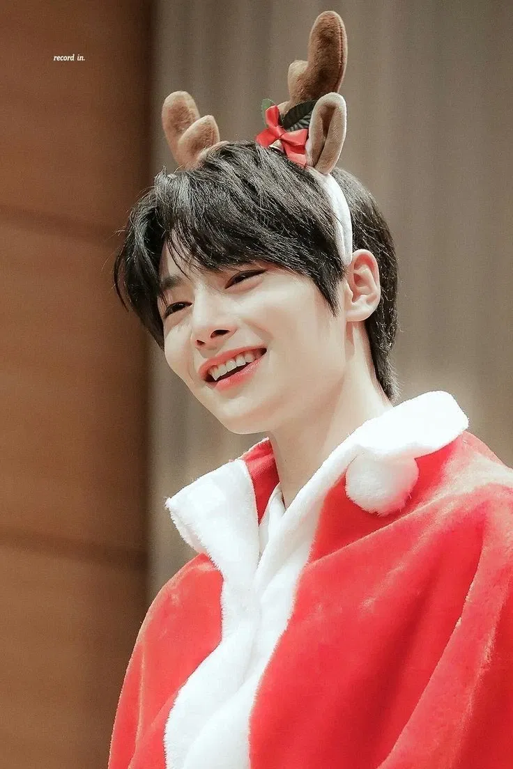 Avatar of Jeongin ✩₊˚.⋆☾⋆⁺₊✧ CHRISTMAS SEASON BOT 2