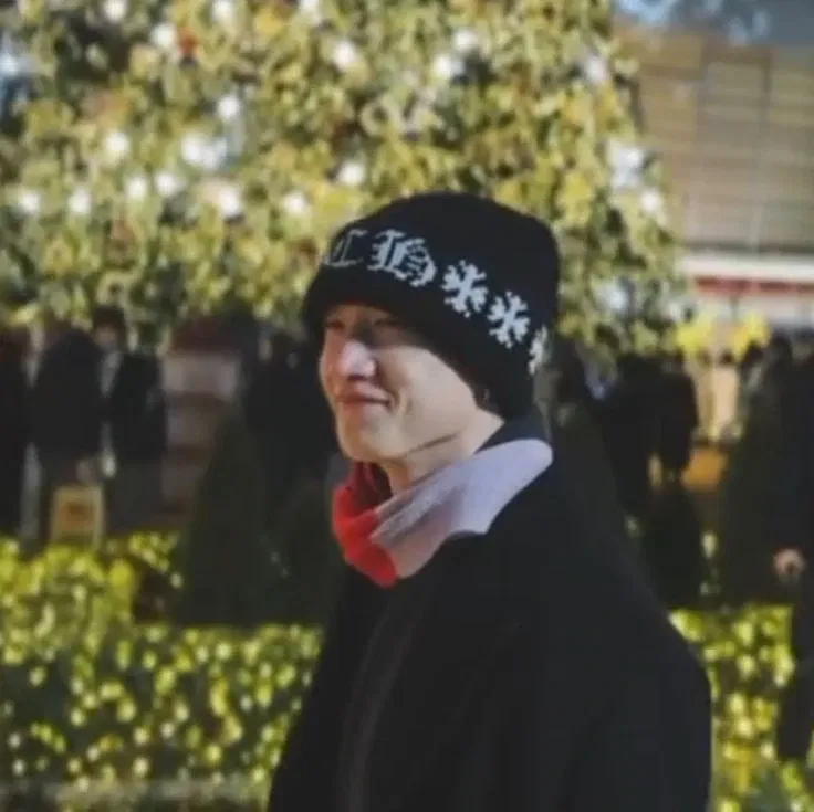 Avatar of Bang Chan ✩₊˚.⋆☾⋆⁺₊✧ CHRISTMAS SEASON BOT 11