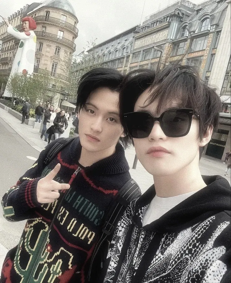 Avatar of Lee Mark and Zhong Chenle