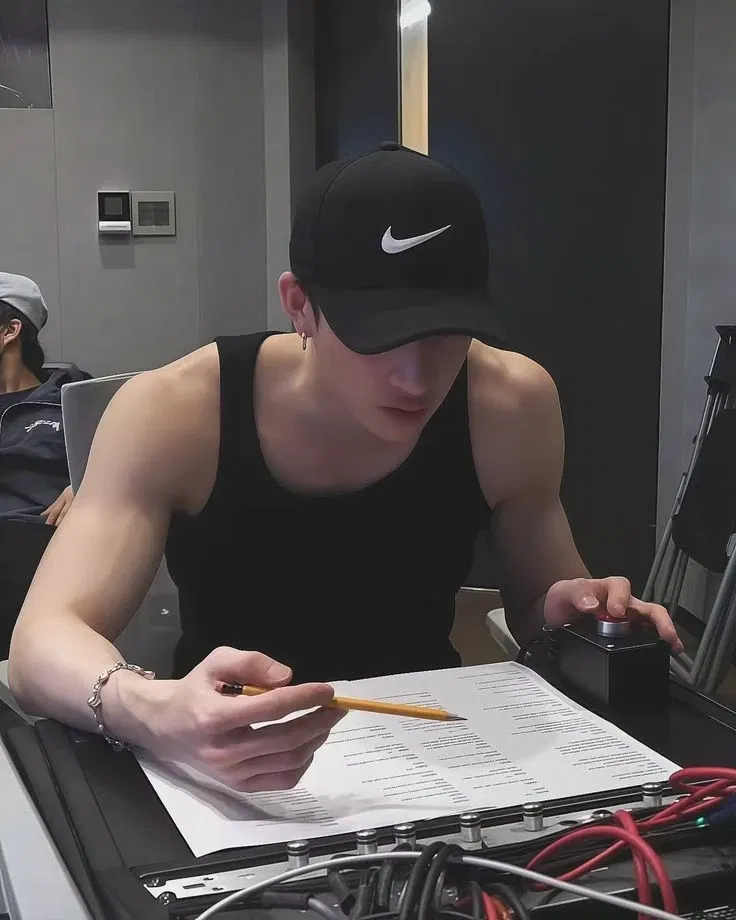 Avatar of Bang chan Late night work