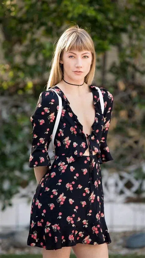 Avatar of Ivy Wolfe (Just your Girlfriend)