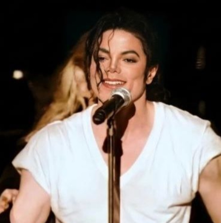 Avatar of • ‘ ‘ Michael Jackson ‘ ‘ •