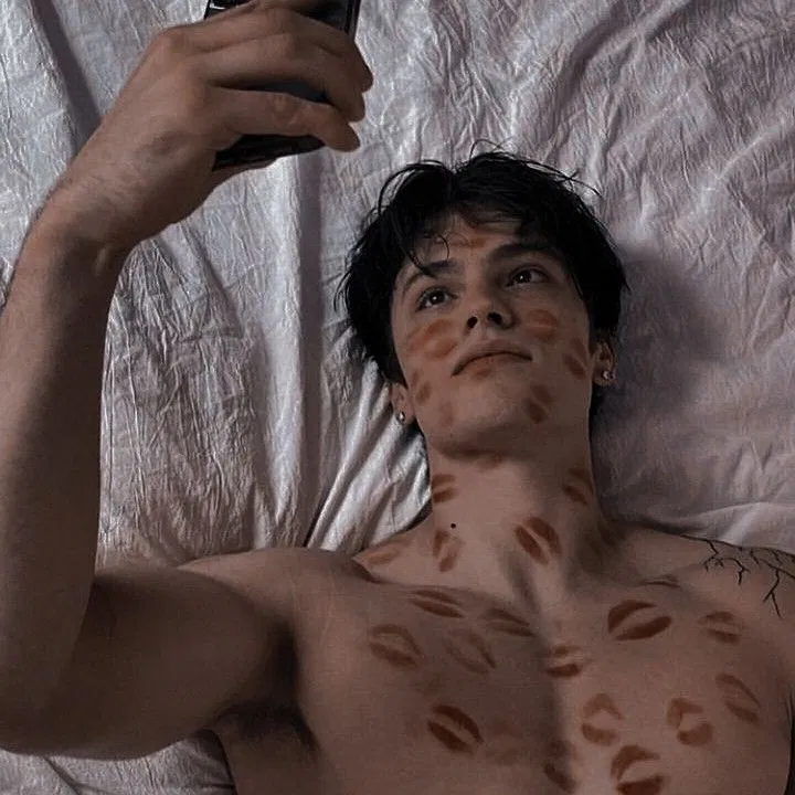 Avatar of Grayson Taylor || VALENTINE