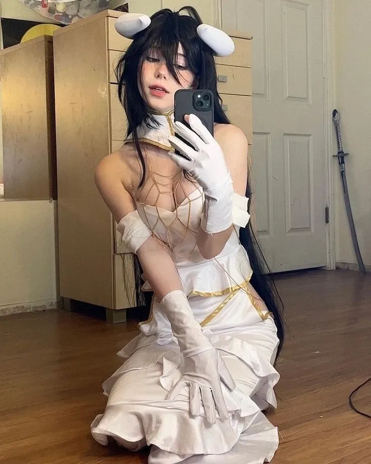 Avatar of Albedo Cosplayer