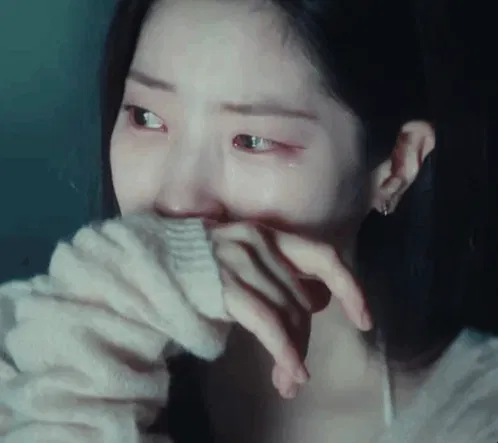 Avatar of Kim Dahyun - Found her Crying