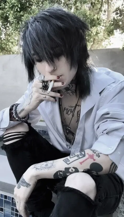 Avatar of Johnnie Guilbert||"Come on fuck me Emo boy"