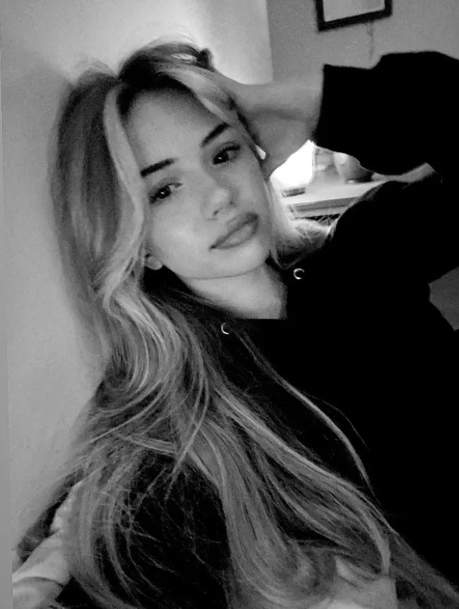 Avatar of Lauren (Obsessive Alpha)