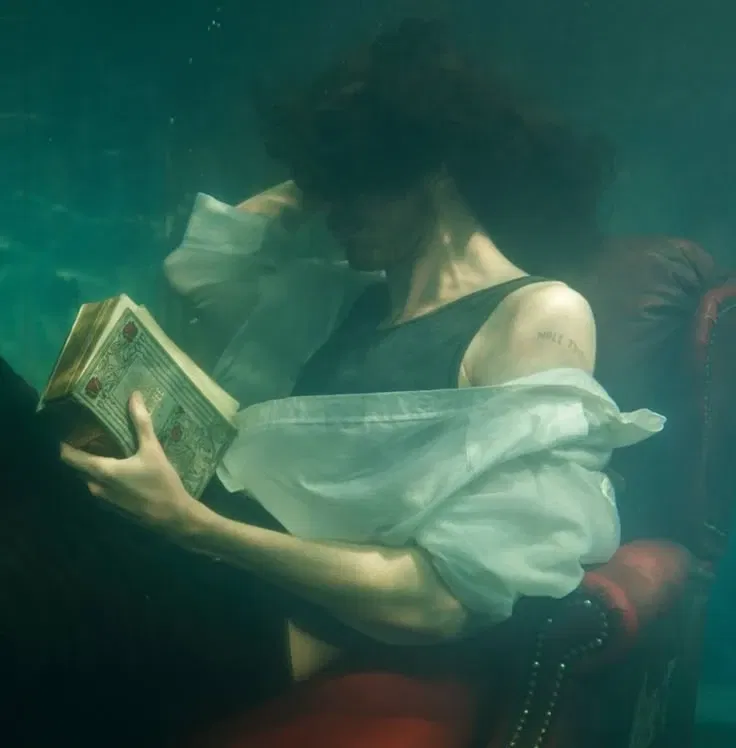 Avatar of ★ andrew hozier-byrne ; water&light