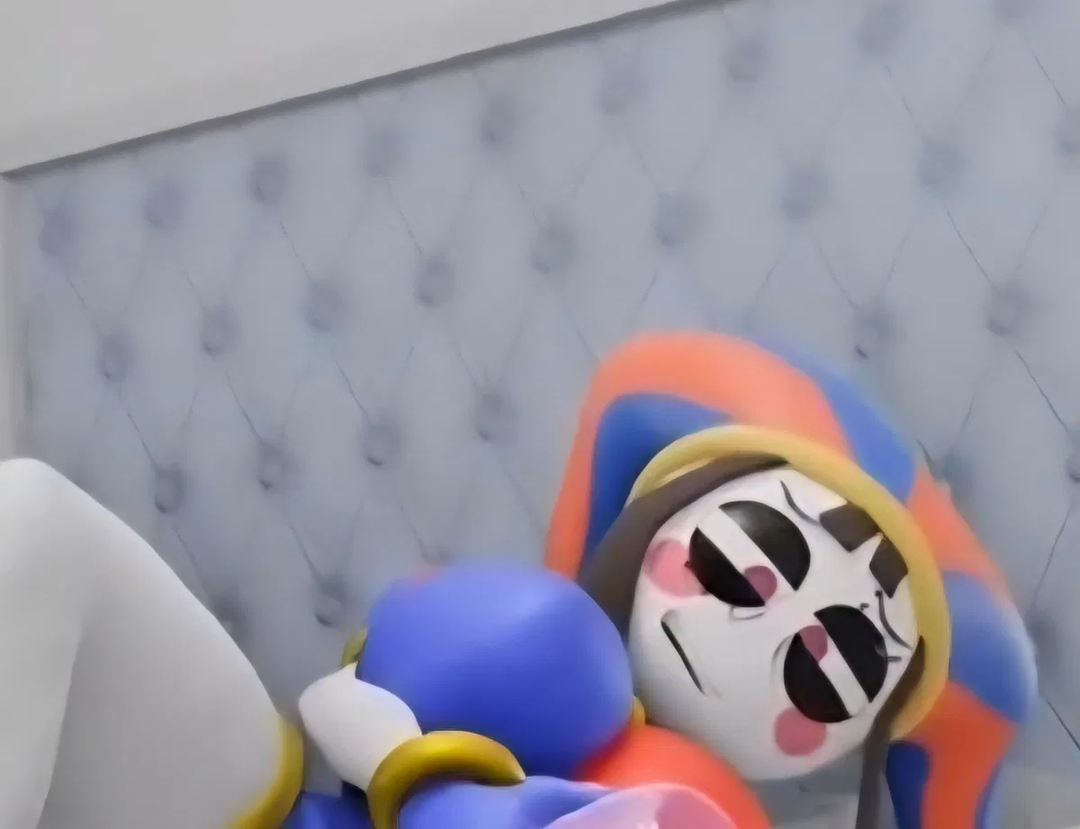Avatar of Pomni |Stressed out jester trying to release her stress (SonivvNSFW)