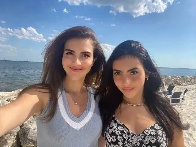 Avatar of Botez sisters