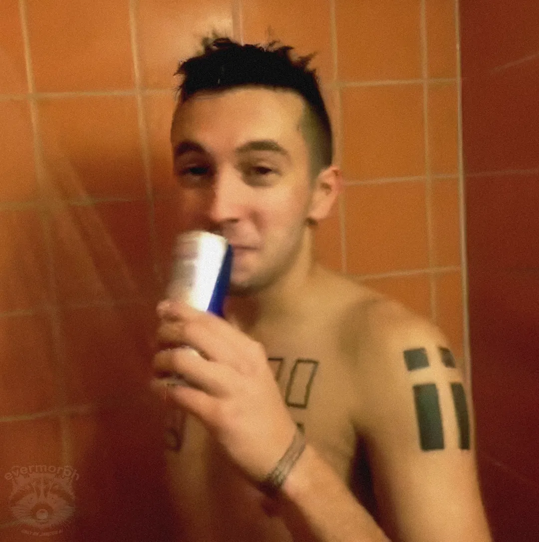 Avatar of Tyler Joseph 🚿 Intruder
