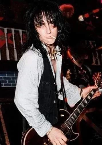 Avatar of Izzy Stradlin