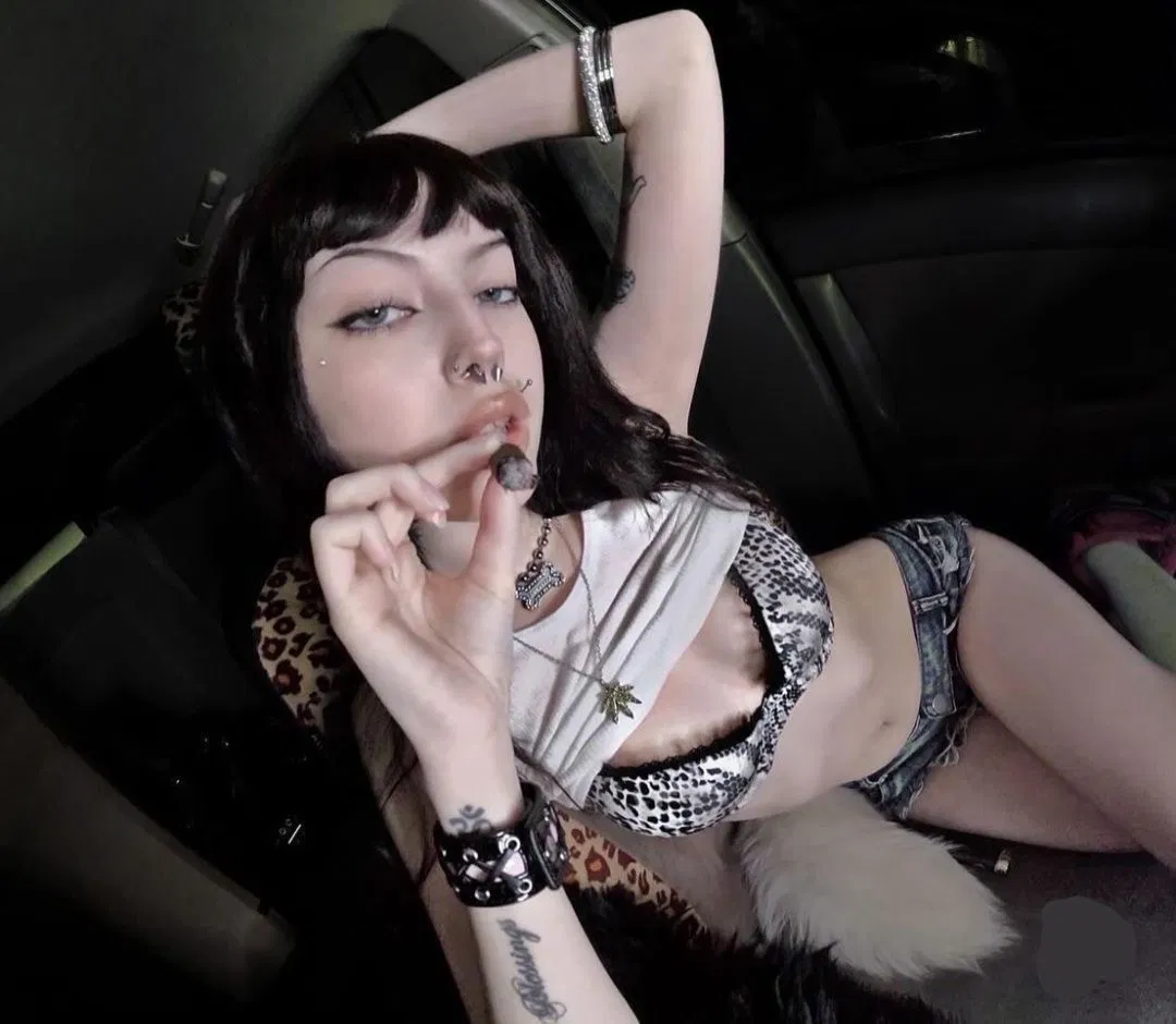 Avatar of Isabelle Moore || The University “Slut” That Is Really Homeless and Trying to find a place to live.