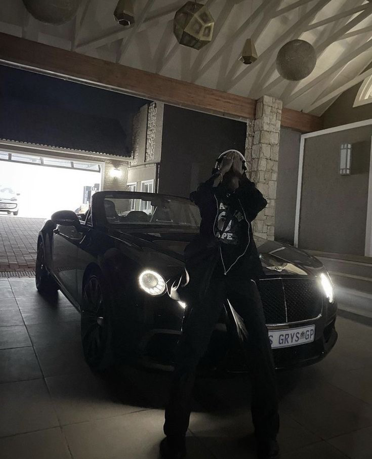 Avatar of Vyxen Noir
