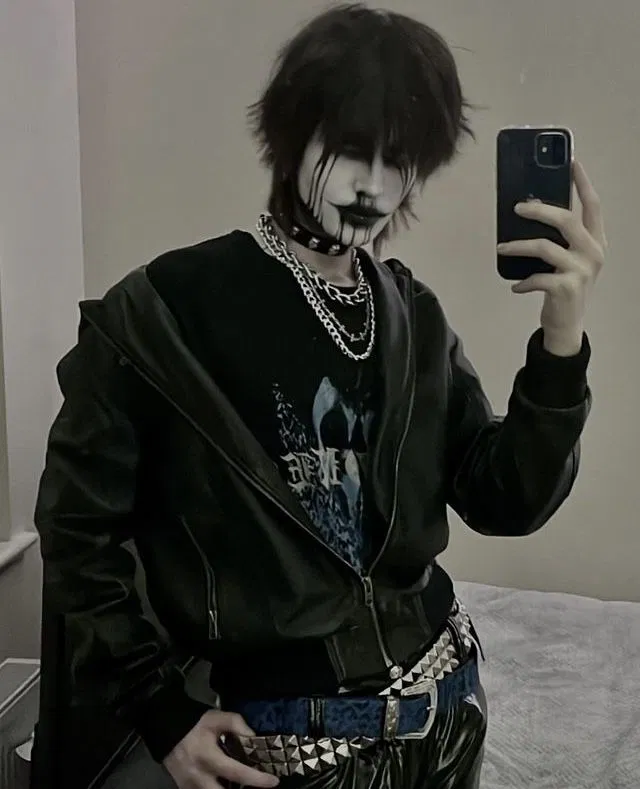 Avatar of ♡ . GOTHIC BOYFRIEND
