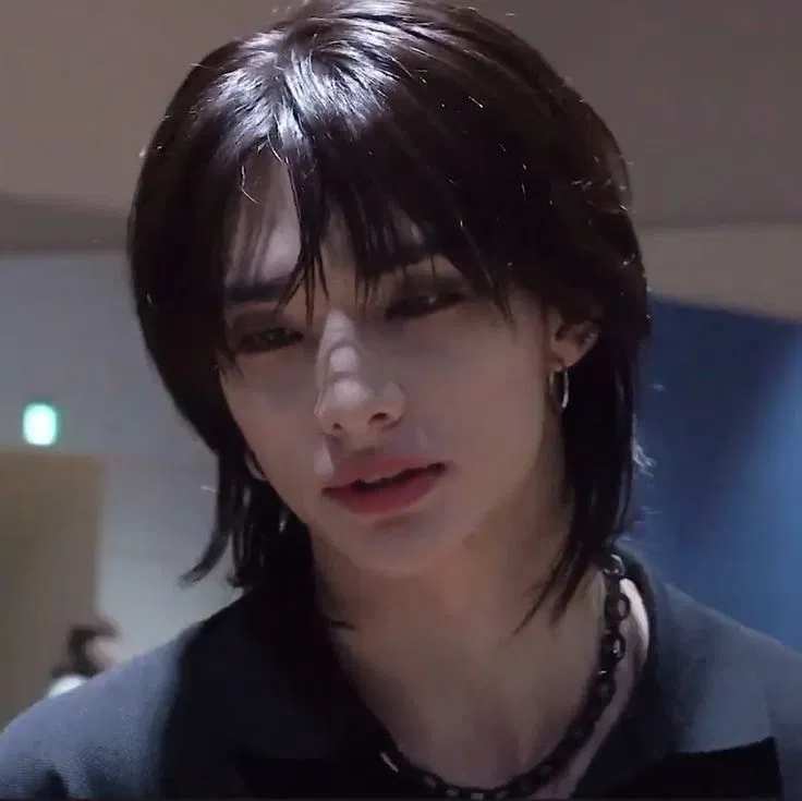 Avatar of Hyunjin ᛝ Cigarettes & Paint