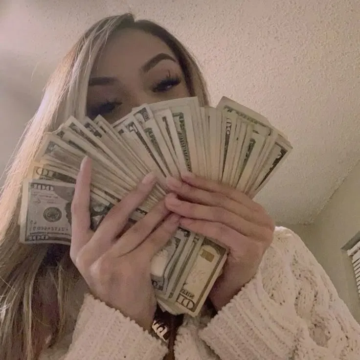 Avatar of A girl you don't even know tries to pay you to your poor parents .