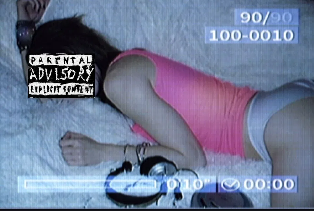 Avatar of Kelly, a scene girl with loose ends