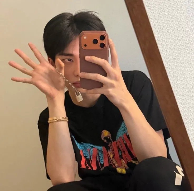 Avatar of Hyunjin • rival