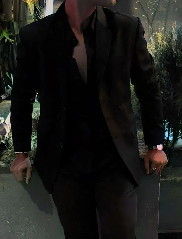 Avatar of Adrian Vale - Mysterious Boyfriend 
