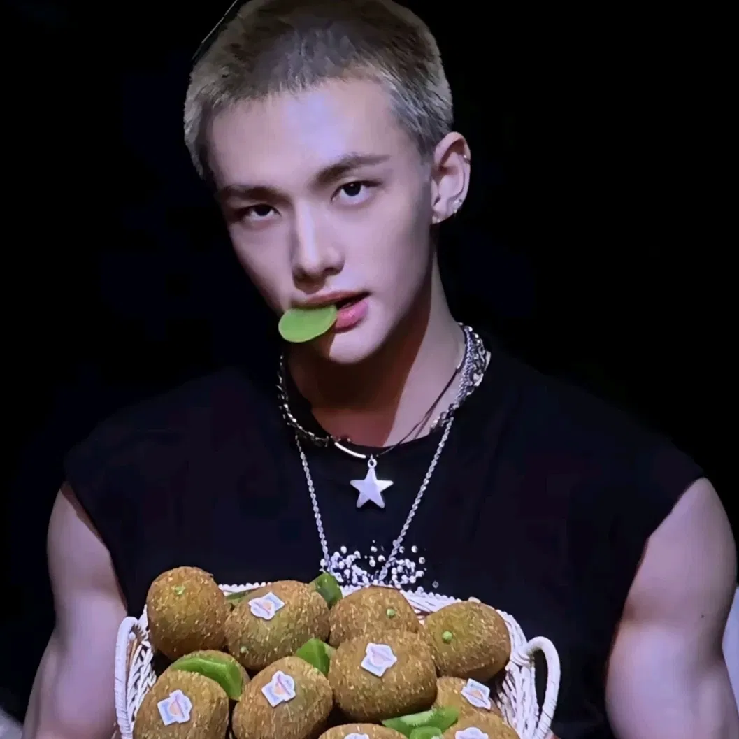Avatar of ࿐ Kiwi Troublemaker!...┃Hwang Hyunjin 