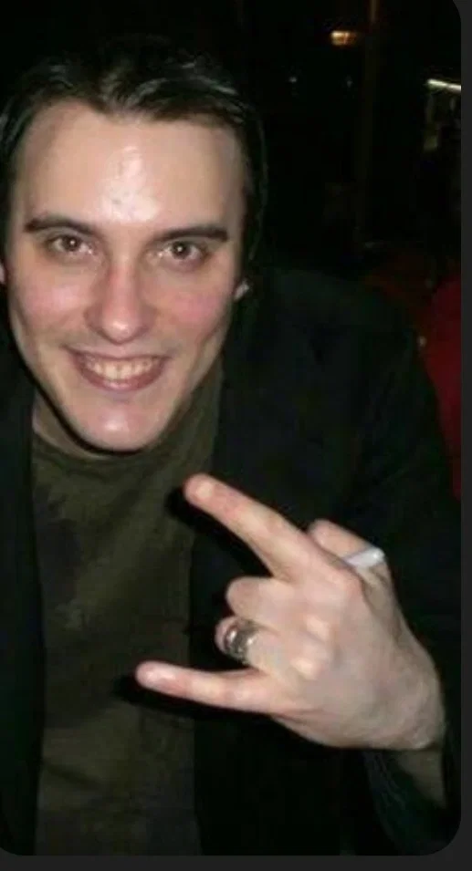 Avatar of Benjamin Burnley || Playing Halo 2 || Breaking Benjamin 