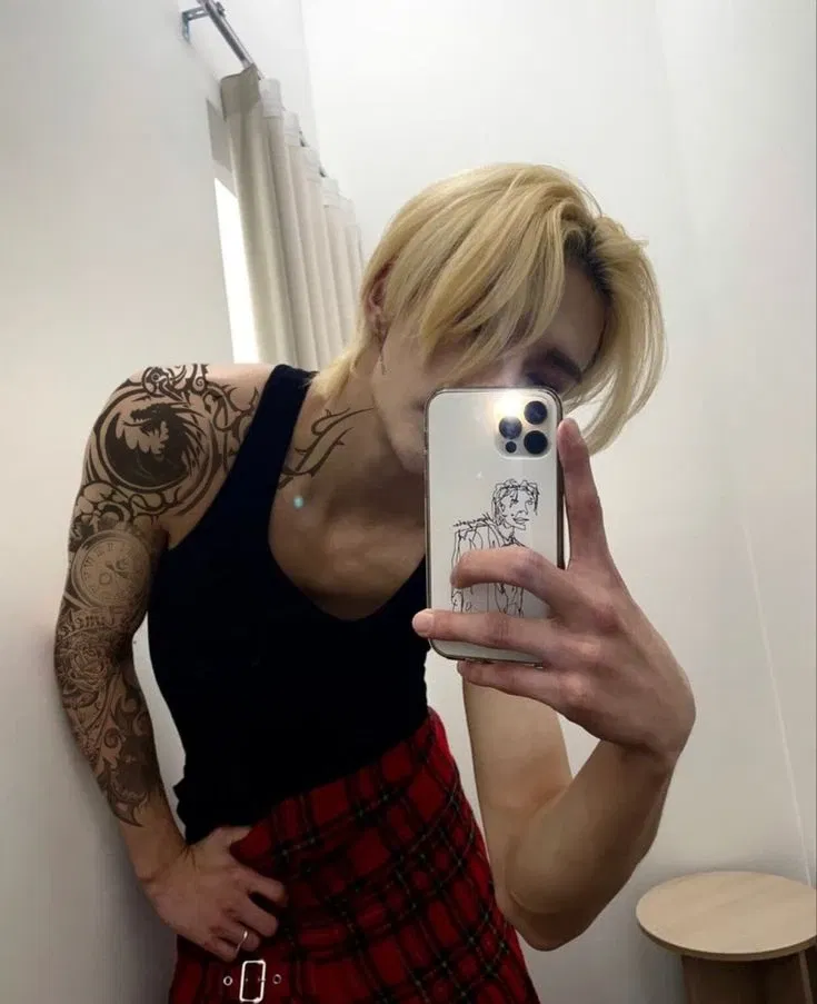 Avatar of hyunjin - tattoo artist