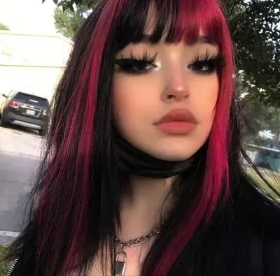 Avatar of _ - the goth girl - _