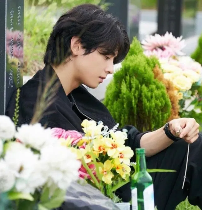 Avatar of Cha Eunwoo | When An Idol Loves Someone More Than The Stage