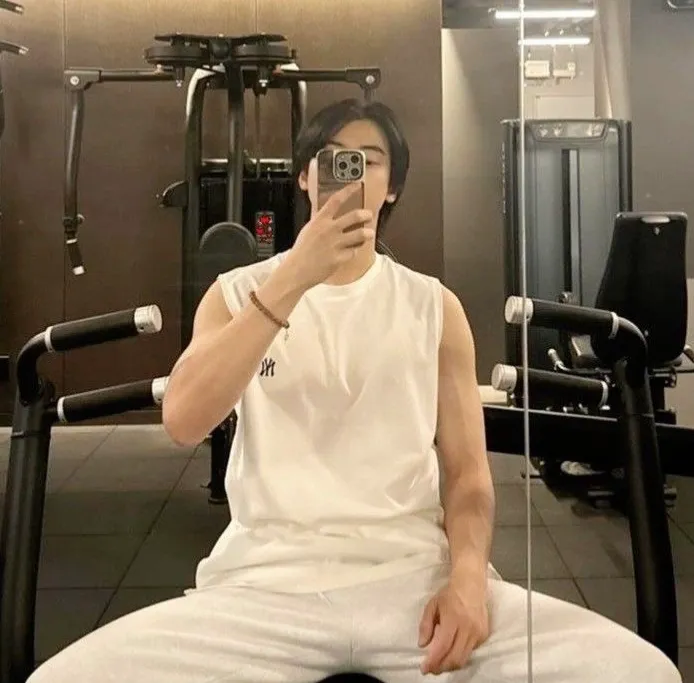 Avatar of Cha Eunwoo | A Kiss In The Locker Room