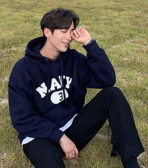 Avatar of Jeong Minhyun | A Romantic Meeting At The Park